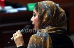 Ayu Azhari Bernyanyi di Sidang Fathanah