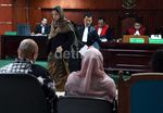Ayu Azhari Bernyanyi di Sidang Fathanah