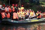 Menhut dan Danjen Kopassus Susuri Sungai Ciliwung