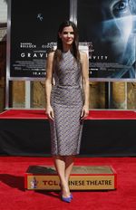 Senyum Lebar Sandra Bullock di TCL Chinese Theatre