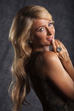 Paris Hilton Tampak Lebih Tua