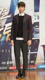 Oh Yeon Seo Gandeng Minho SHINee