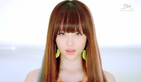 Warna-warni gaya Sulli di 'Electric Shock'. (SME)