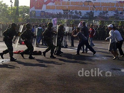 TNI Gelar Simulasi Pengamanan KTT APEC