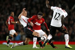 Pada pertandingan yang berlangsung di Old Trafford, Kamis (26/9/2013) dinihari WIB, kedua tim sama-sama menerapkan permainan menyerang. Reuters/Phil Noble.
