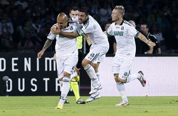Dalam pertandingan ini, Simone Zaza menyamakan kedudukan menjadi 1-1 di menit ke-20. Dengan hasil imbang ini, Napoli yang mengumpulkan 13 angka ada di posisi runner-up klasemen. Sementara itu Sassuolo masih menempati posisi paling bawah klasemen Liga Italia. Reuters/Ciro De Luca.
