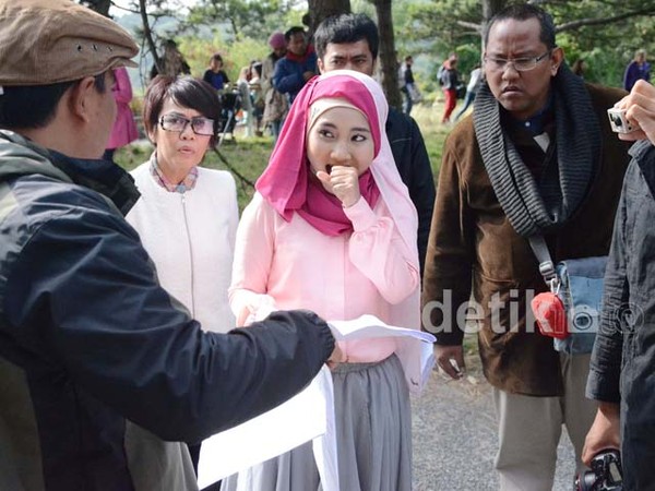 Mengintip Aksi Perdana Fatin Syuting Film di Austria