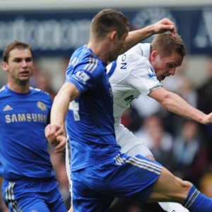 Duel Seru di White Hart Lane
