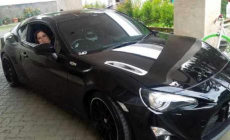 Selain Mobil, Ini Koleksi Barang Mewah Pengacara Kondang