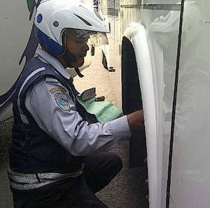 Parkir Liar di Jalan Matraman, 2 Bus Pariwisata Dicabut Pentilnya