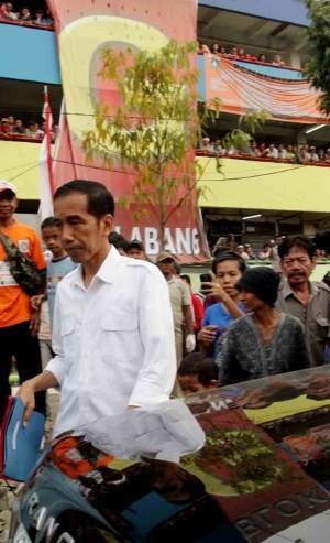 Beli Baju di Blok G Tanah Abang, Jokowi Jadi Rebutan Pedagang
