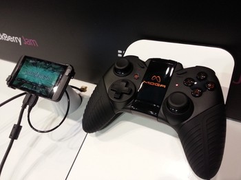     Mengandalkan port mini HDMI dan Micro USB di bagian sisinya, BlackBerry Z10 dapat bertransformasi menjadi konsol game mini bagi penggunanya yang menggilai game.