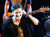 Pentolan The Script, Danny O'Donoghue terlihat casual dengan gayanya yang cool. Dave Meehan/Getty Images.
