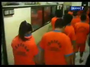 Hisap Sabu, Wanita Cantik Ditangkap