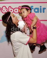 Kimora tampak menggemaskan dengan dress shocking pink. Noel/detikHOT.