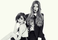 IU dan Ga In mencoba menampilkan image seksi. (LOEN Ent.)