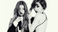 Ga In seksi memamerkan keindahan punggungnya. (LOEN Ent.)