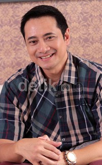     Ivan menjadi model video klip lagu 'Salah Mencintaimu' yang dinyanyikan oleh pedangdut Ine Chintya. Noel/detikHOT.