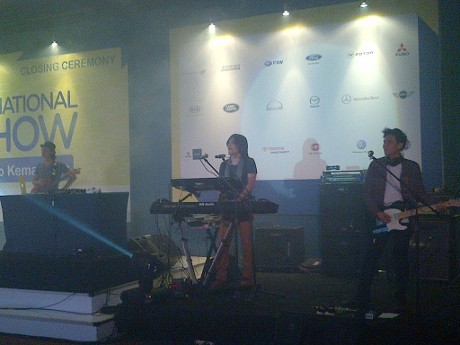 Once: Mobil Itu Tanda Kemajuan Zaman