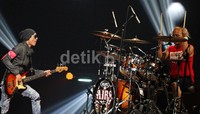 Gebukan drummer Pas Band, Sandy menggetarkan MEIS Ancol. Gusmun/detikFoto.