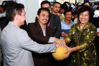 Roy Suryo bersama dengan manajemen PT General Motors Indonesia. (dok Chevrolet).