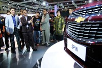 Roy Suryo cukup kagum dengan mobil buatan Chevrolet, Spin, mobil ini merupakan hasil desain orang Indonesia. (dok Chevrolet).