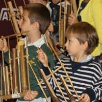 Angklung dan Pendet Dimainkan di Sekolah Bern, Ibukota Swiss