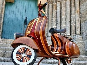 Gila, Tubuh Vespa Ini Terbuat dari Kayu