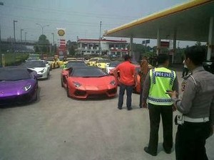 Ngebut di Bahu Jalan, Konvoi 10 Mobil Sport Ditertibkan PJR Jagorawi