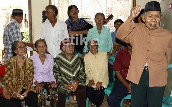 Gerwani Menentang Poligami tapi Diam Saat Sukarno Nikah Lagi Gerwani Menentang Poligami tapi Diam Saat Sukarno Nikah Lagi