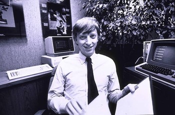 Masa muda Bill Gates ketika merintis Microsoft. Jerih payahnya membuat Microsoft menjadi perusahaan software terbesar di planet ini.