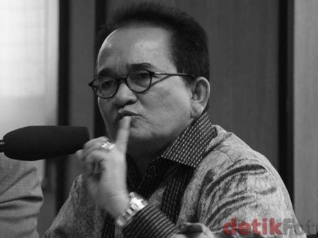 Ruhut Sitompul Jual Ferrari untuk Beli Tanah
