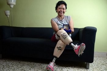 Keseharian Aishah Samad, Mandiri Meski Tanpa Tangan dan Kaki