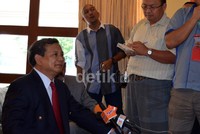 Sidang lanjutan itu mengagendakan putusan sela terkait diterima atau tidaknya dakwaan penuntut yang mengajukan pasal pembunuhan berencana. Namun demikian, pihak pengacara Wilfrida meminta agar hakim menangguhkan putusan sekitar satu bulan guna melengkapi bukti-bukti tambahan.