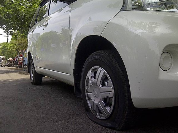 Parkir Ngawur 16 Kendaraan Digembosi