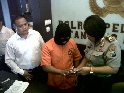 Pria Ini Jalankan Bisnis Judi Via Tablet