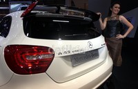 Nilai output dan torsi yang tinggi digabungkan dengan AMG 4MATIC yang berorientasi pada all-wheel drive membuat kinerja mesin sangat dinamis.