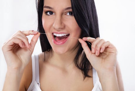 Tak Hanya Sehatkan Gigi dan Gusi, Flossing Juga Cegah Rheumatoid Arthritis