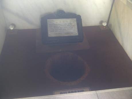 Upacara di Lubang Buaya, Belasan Siswa Kelelahan Digotong Keluar Lapangan