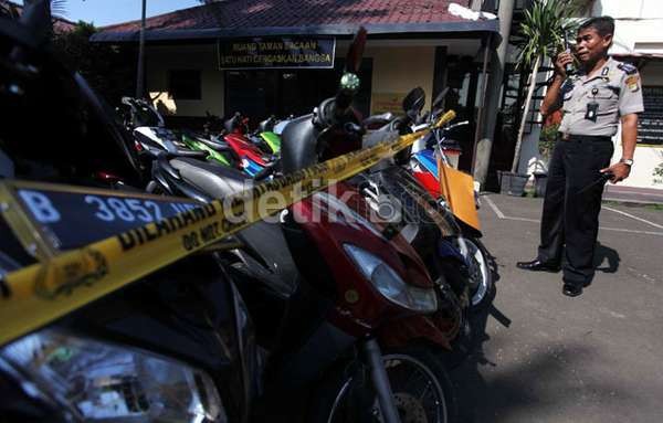 Sempat Umbar Tembakan, Pelaku Curanmor di Bogor Tewas Dihakimi Warga