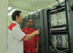 Melongok Isi Dapur Command Center Telkomsel di KTT APEC