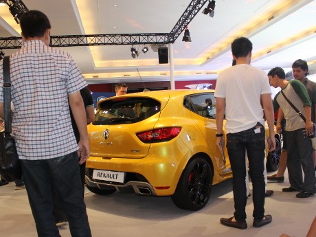 Sebelum Beli Mobil, Calon Pembeli Mobil Browsing Dulu