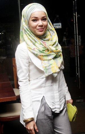 Dewi Sandra