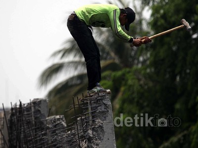 Pemasangan Turap Kali Angke