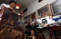 Manuskrip buku cerita anak bergambar tentang pengenalan terhadap wayang kulit dan wayang orang ini sudah sejak tahun 80an mengendap. Keprihatinannya terhadap buku anak-anak tentang seni tradisional membuatnya tak sabar lagi untuk segera mewujudkan impiannya ini.