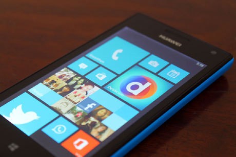 Smartfren Ascend W1, Windows Phone CDMA+GSM Pertama