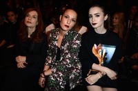 Bintang 'Mirror Mirror' itu terlihat berpose bersama aktris Isabelle Hupert dan Noomi Rapace. Pascal Le Segretain/Getty Images.