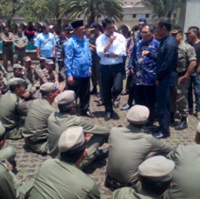 Sidak ke Alun-Alun Bandung, Ridwan Kamil Tegur Satpol PP