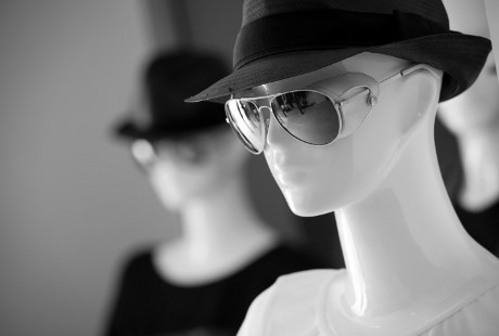 Manusia-manusia Manekin, Tubuhnya Kaku karena Otot Berubah Jadi Tulang