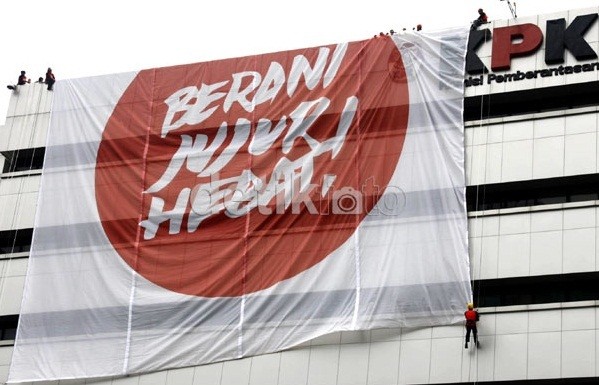 5 Orang Ditangkap KPK di Widya Chandra dan Jakarta Barat